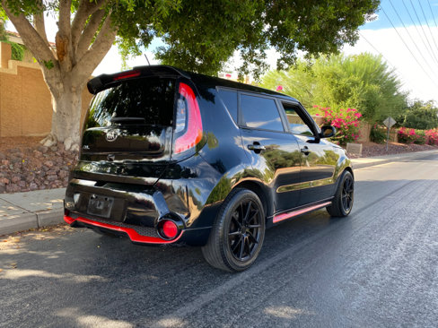 Used 2015 Kia Soul + image 3