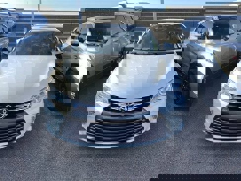 Used 2016 Toyota Camry image 6