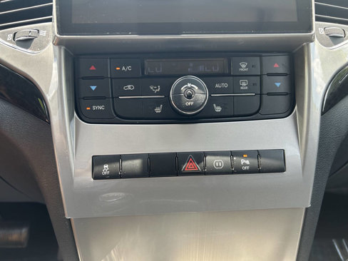 Used 2011 Jeep Grand Cherokee Laredo image 40
