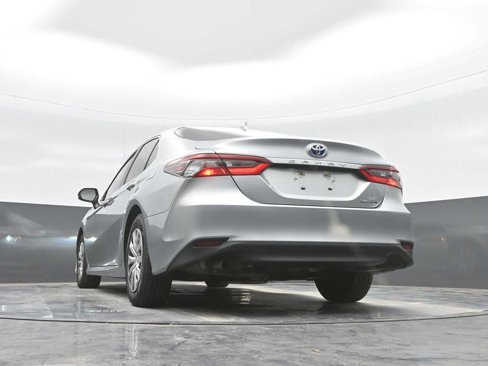 Used 2021 Toyota Camry LE image 32
