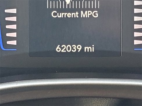 Used 2022 Chrysler Voyager LX image 33