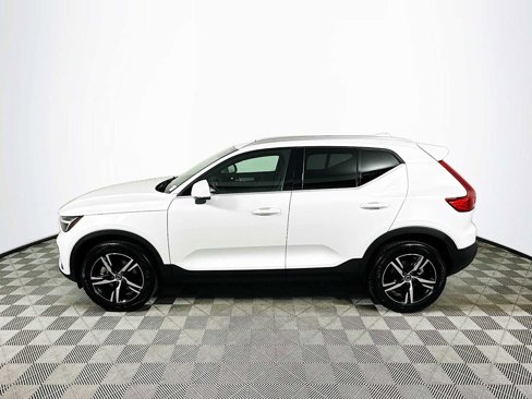 Certified 2025 Volvo XC40 B5 Core image 4