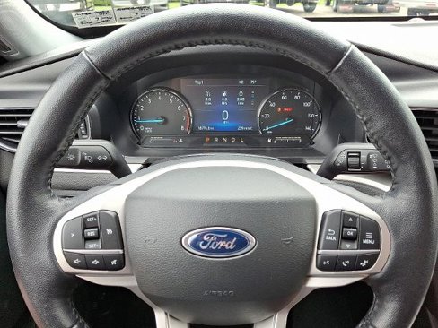 Certified 2022 Ford Explorer XLT w/ Equipment Group 202A image 19