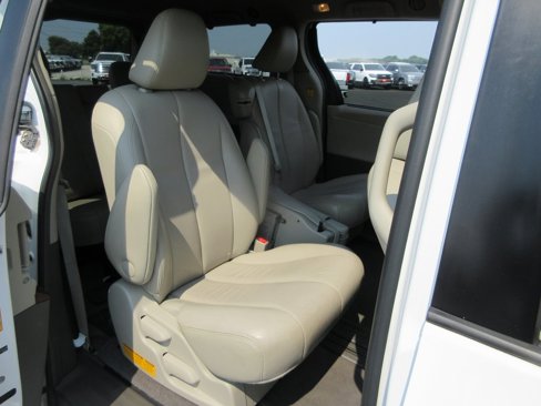 Used 2013 Toyota Sienna XLE image 20