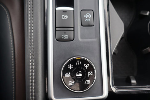Used 2024 Nissan Pathfinder Platinum w/ Black Appearance Package image 22