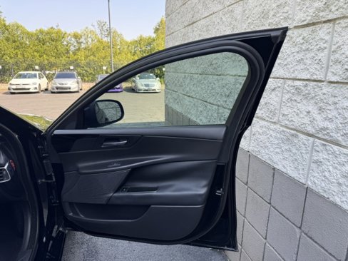 Used 2018 Jaguar XE image 28