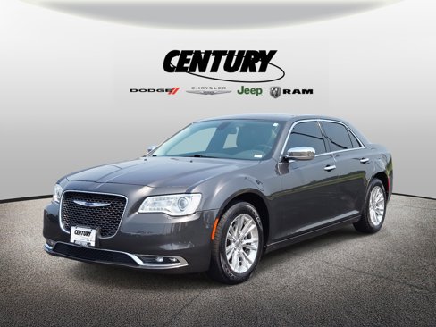 Used 2017 Chrysler 300 C image 8