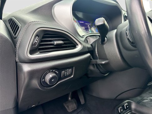 Used 2021 Chrysler Pacifica Touring w/ S Appearance Package image 11