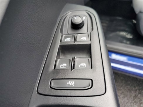 Used 2022 Volkswagen Taos S image 17