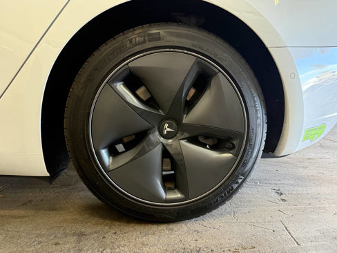 Used 2020 Tesla Model 3 Standard Range Plus image 31