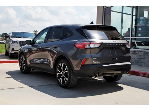 Used 2021 Ford Escape SE w/ SE Sport Appearance Package image 4
