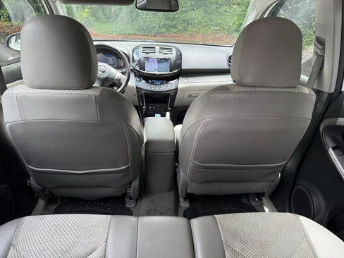 Used 2014 Toyota RAV4 EV image 37
