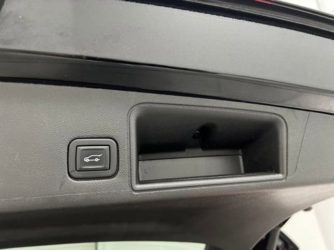 Used 2023 GMC Terrain SLT image 36