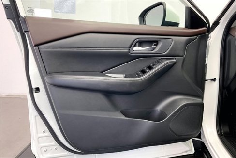 Used 2023 Nissan Rogue SV w/ SV Premium B Package image 24