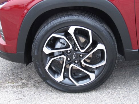 Used 2025 Chevrolet Trax RS w/ Driver Confidence Package image 4