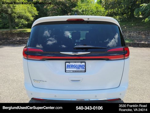 Used 2024 Chrysler Pacifica Touring-L image 12