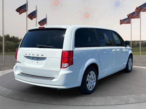 Used 2018 Dodge Grand Caravan SE w/ UConnect Hands-Free Group image 20