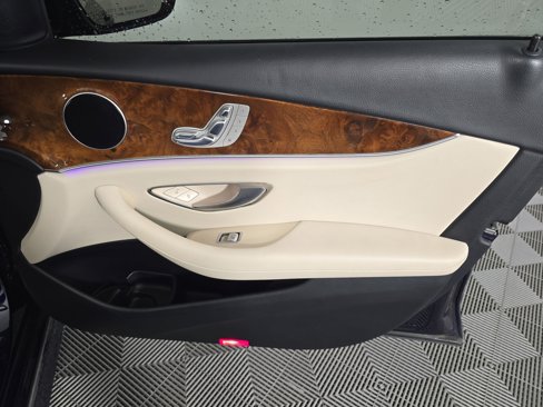 Used 2018 Mercedes-Benz E 300 image 28