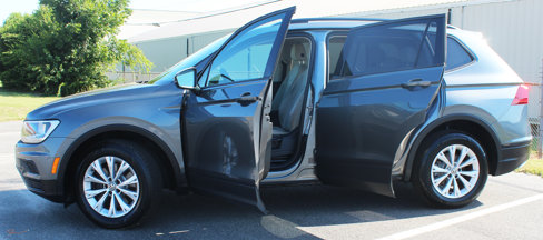 Used 2018 Volkswagen Tiguan S image 3