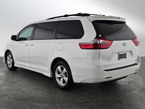 Used 2020 Toyota Sienna LE image 5