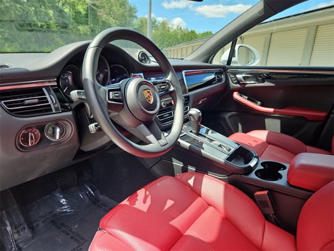 Used 2025 Porsche Macan image 4