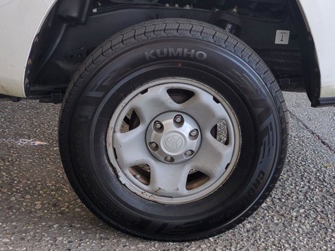 Used 2017 Toyota Tacoma SR image 21