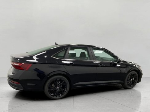 New 2025 Volkswagen Jetta SE image 2
