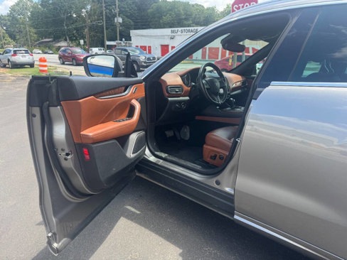 Used 2018 Maserati Levante GranLusso image 9