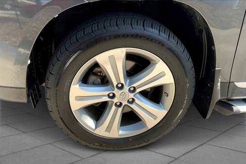 Used 2012 Toyota Highlander Limited image 10