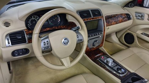 Used 2010 Jaguar XK Convertible image 21