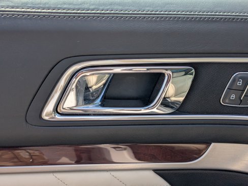 Used 2018 Ford Explorer Platinum image 12