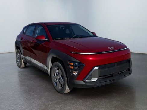 Certified 2025 Hyundai Kona SE image 3