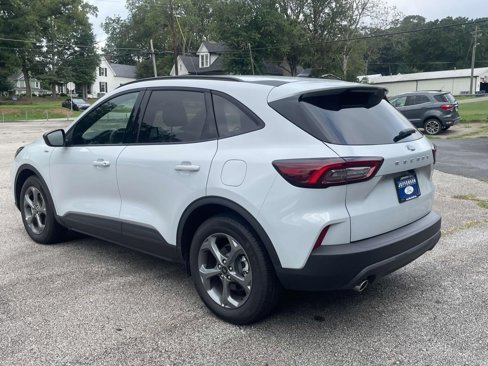 Used 2025 Ford Escape ST-Line image 3