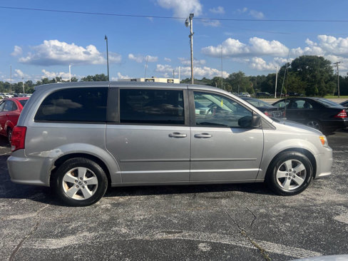 Used 2013 Dodge Grand Caravan SE image 3