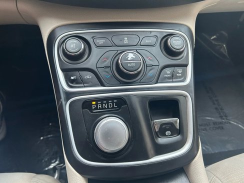 Used 2016 Chrysler 200 Limited w/ Convenience Group image 11