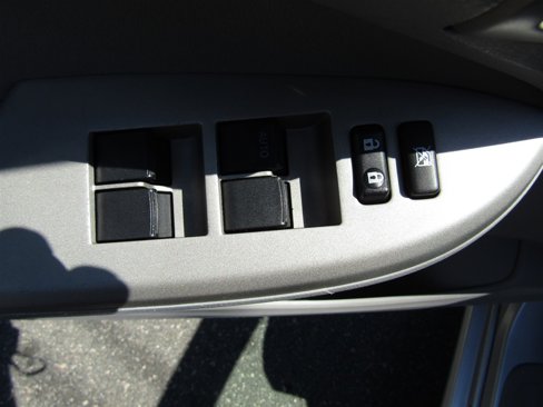 Used 2010 Toyota Corolla image 16