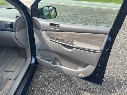Used 2007 Toyota Sienna CE image 17