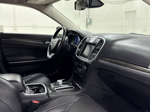 Used 2019 Chrysler 300 Limited image 30