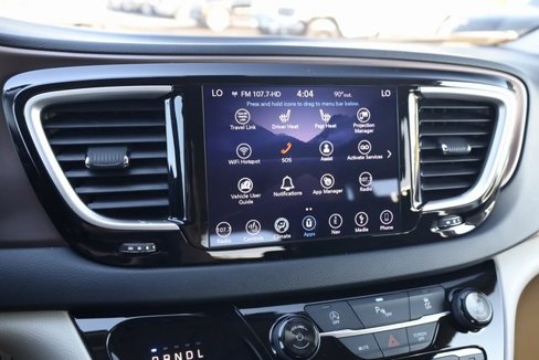 Used 2018 Chrysler Pacifica Touring-L image 16
