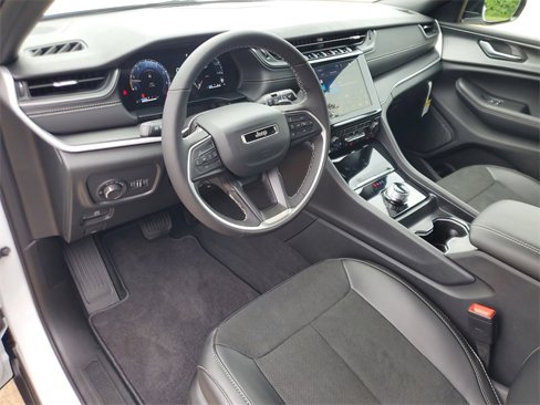 New 2025 Jeep Grand Cherokee L Altitude image 18