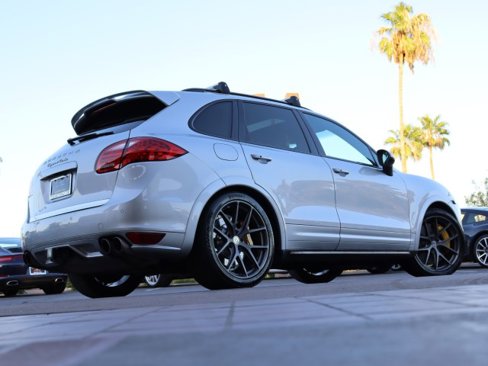 Used 2013 Porsche Cayenne Turbo image 19