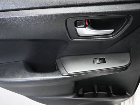 Used 2016 Toyota Camry LE image 28