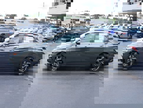 New 2025 Hyundai Elantra Limited image 7