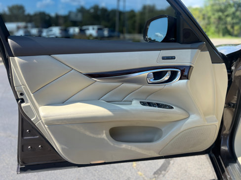 Used 2019 INFINITI Q70 Luxe image 13