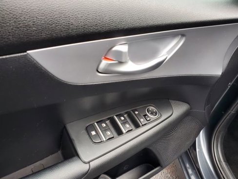 Used 2023 Kia Forte LXS image 7