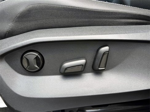 Used 2022 Volkswagen Tiguan SE image 20