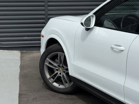 Certified 2024 Porsche Cayenne image 12