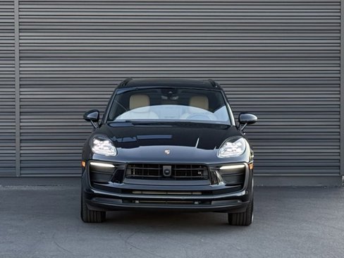 Certified 2025 Porsche Macan image 10