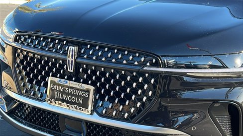 New 2025 Lincoln Nautilus Premier image 5