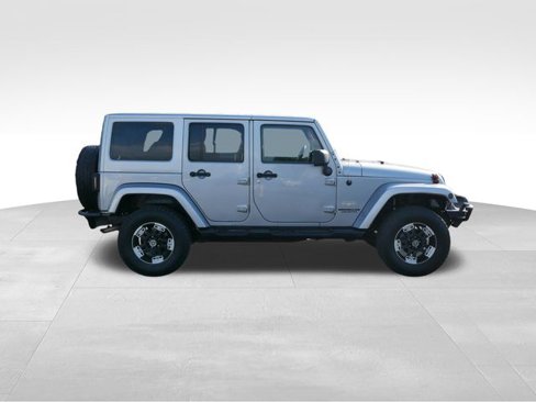 Used 2014 Jeep Wrangler Unlimited Sahara w/ Connectivity Group image 10